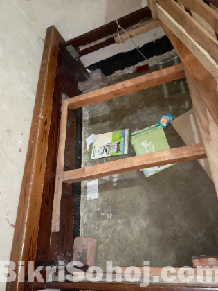 মালোয়শিয়ান কাঠের খাট বিক্রি হবে।